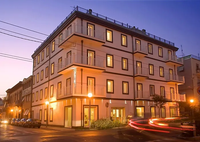 Card International Hotel